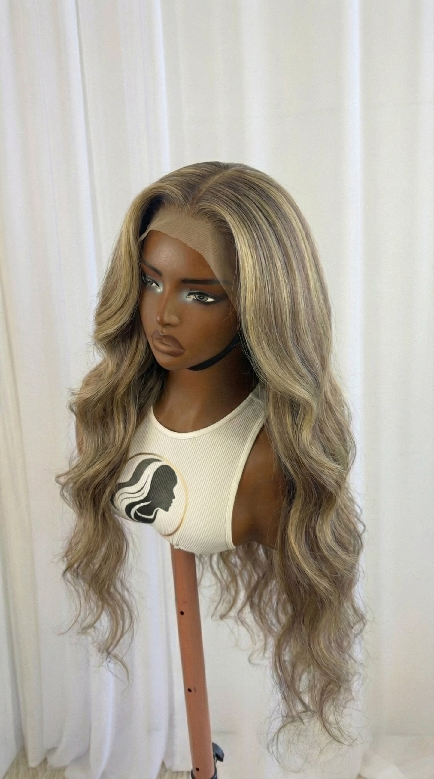The First Lady  | 26” Body Wave Human Hair Blend Wig